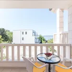 Studio Apartment Brela بيت ضيافة
