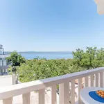 Studio Apartment Brela بيت ضيافة 3*