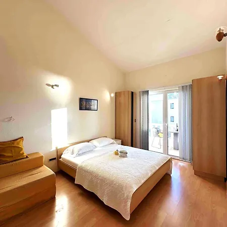 Studio Apartment Brela Maison d'hôtes 3*