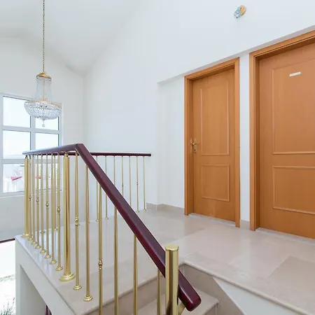 Maison d'hôtes Studio Apartment Brela Brela