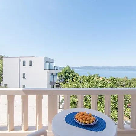 Studio Apartment Brela بريلا